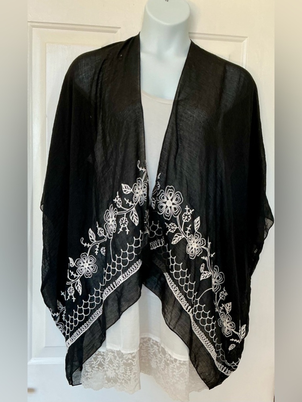Black Floral Embroidered Kimono Wrap